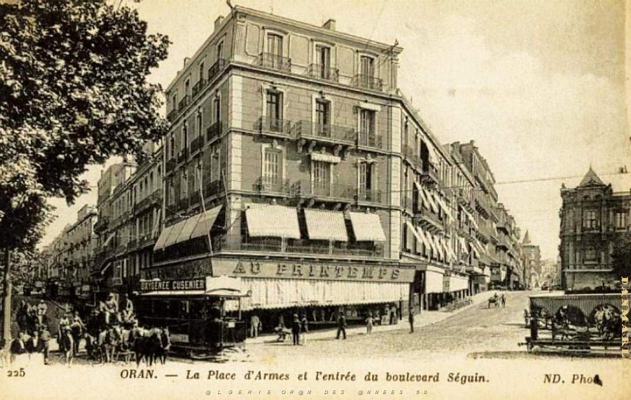 PA g- 07- Place d'armes  cote est.jpg